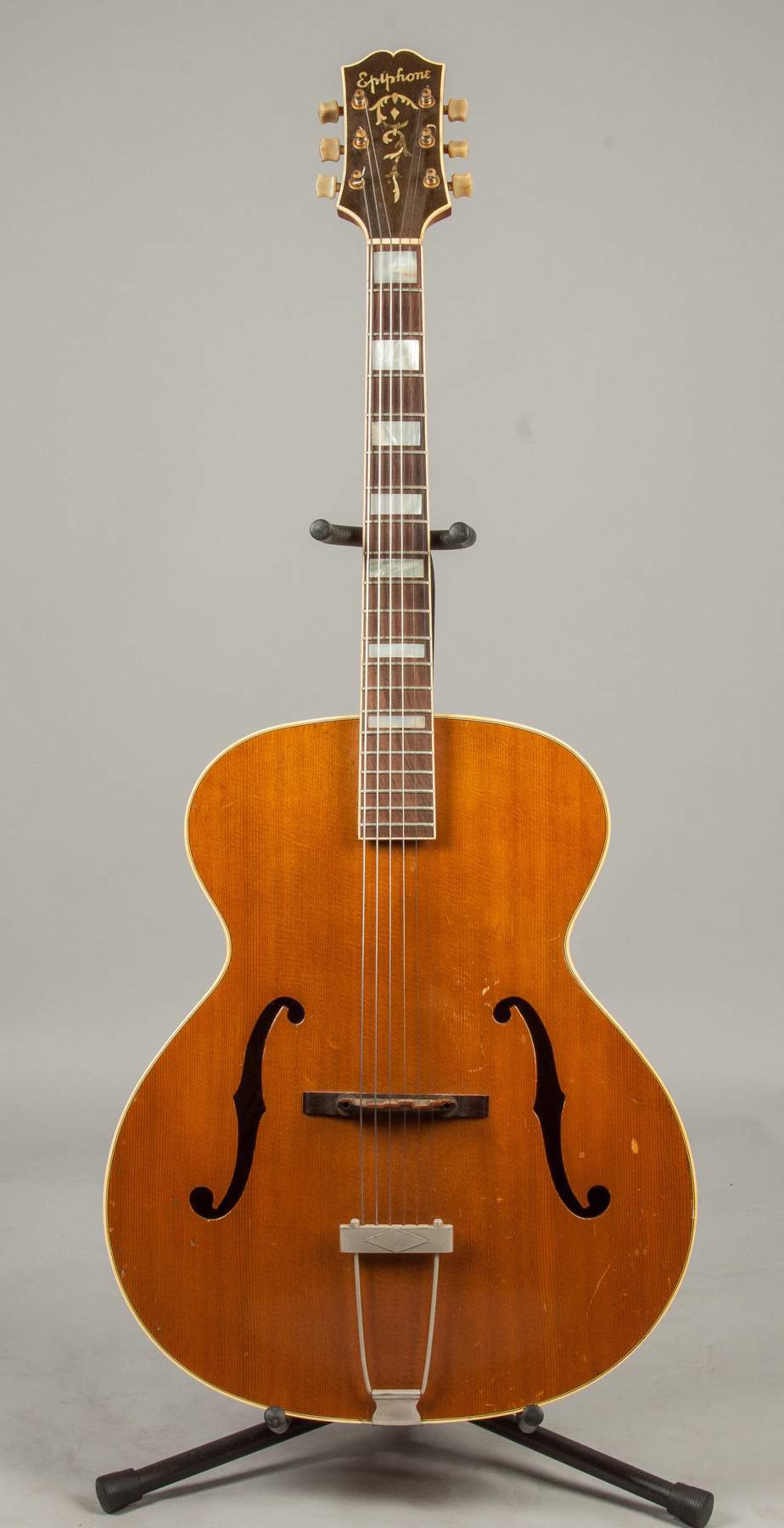 Epiphone 1945 Natural Blonde Broadway Guitar | Cottone Auctions