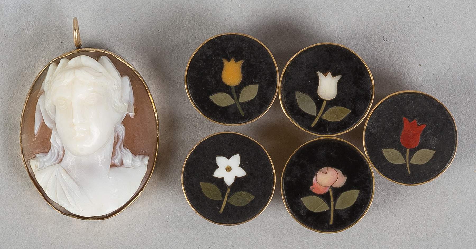 Pietra Flower Pins
