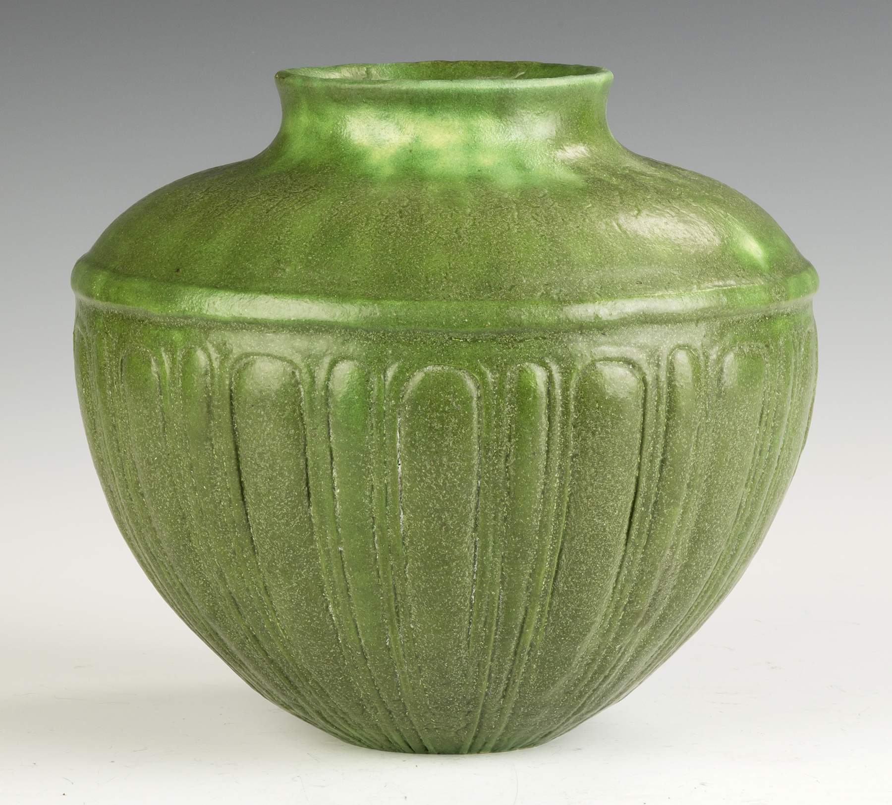 Grueby Pot with Relief Lobed Decoration | Cottone Auctions