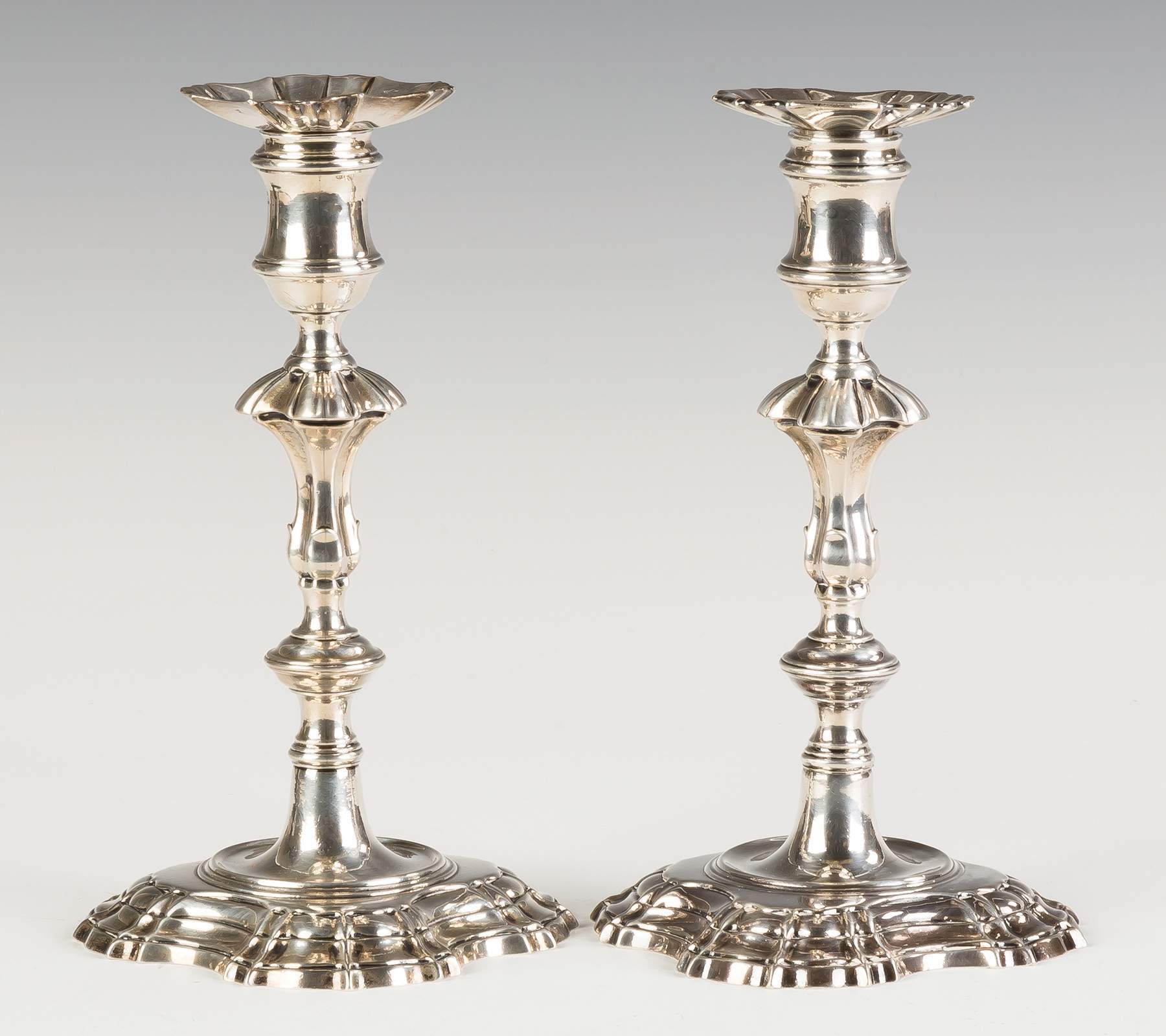 John Café London, English, Sterling Silver Candlesticks | Cottone Auctions