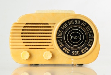 Vintage Fada Model 845 "Cloud" Bakelite Radio