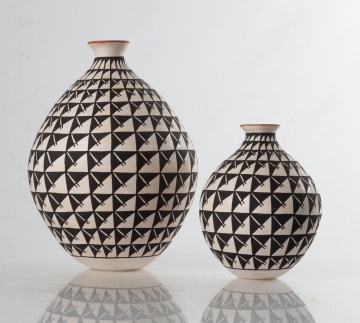 Two Evelyn Ortiz, Acoma Pots