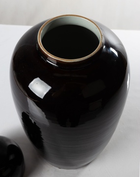 Famille Noir Temple Jar with Lid