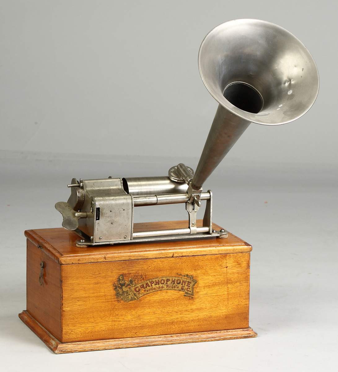 Perfectionned Graphophone Cottone Auctions