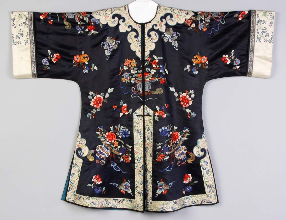 Chinese Embroidered Silk Jacket | Cottone Auctions