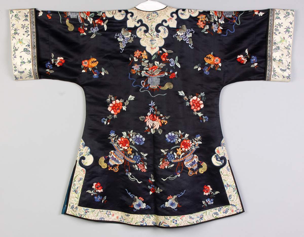 Chinese Embroidered Silk Jacket | Cottone Auctions